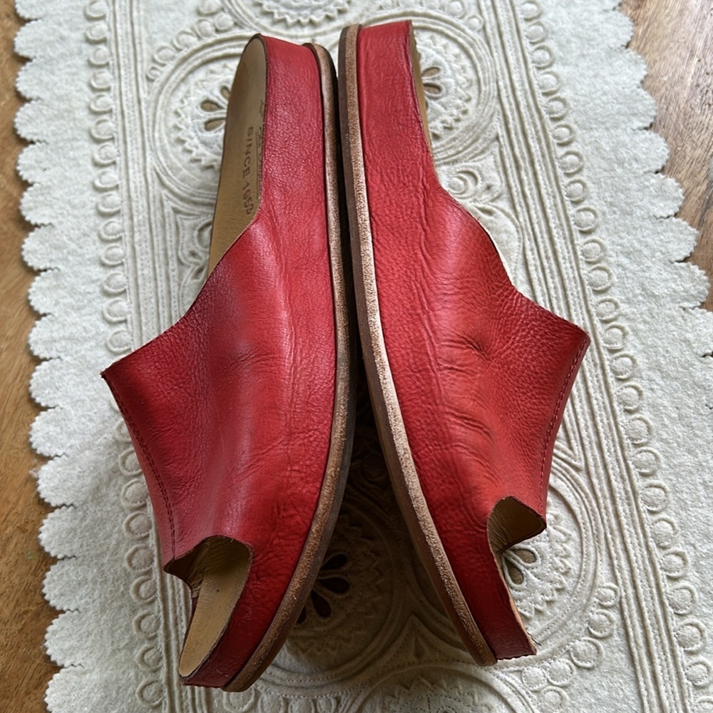 Kork-Ease Red Mules with Crossover Straps - Picture 5 of 10